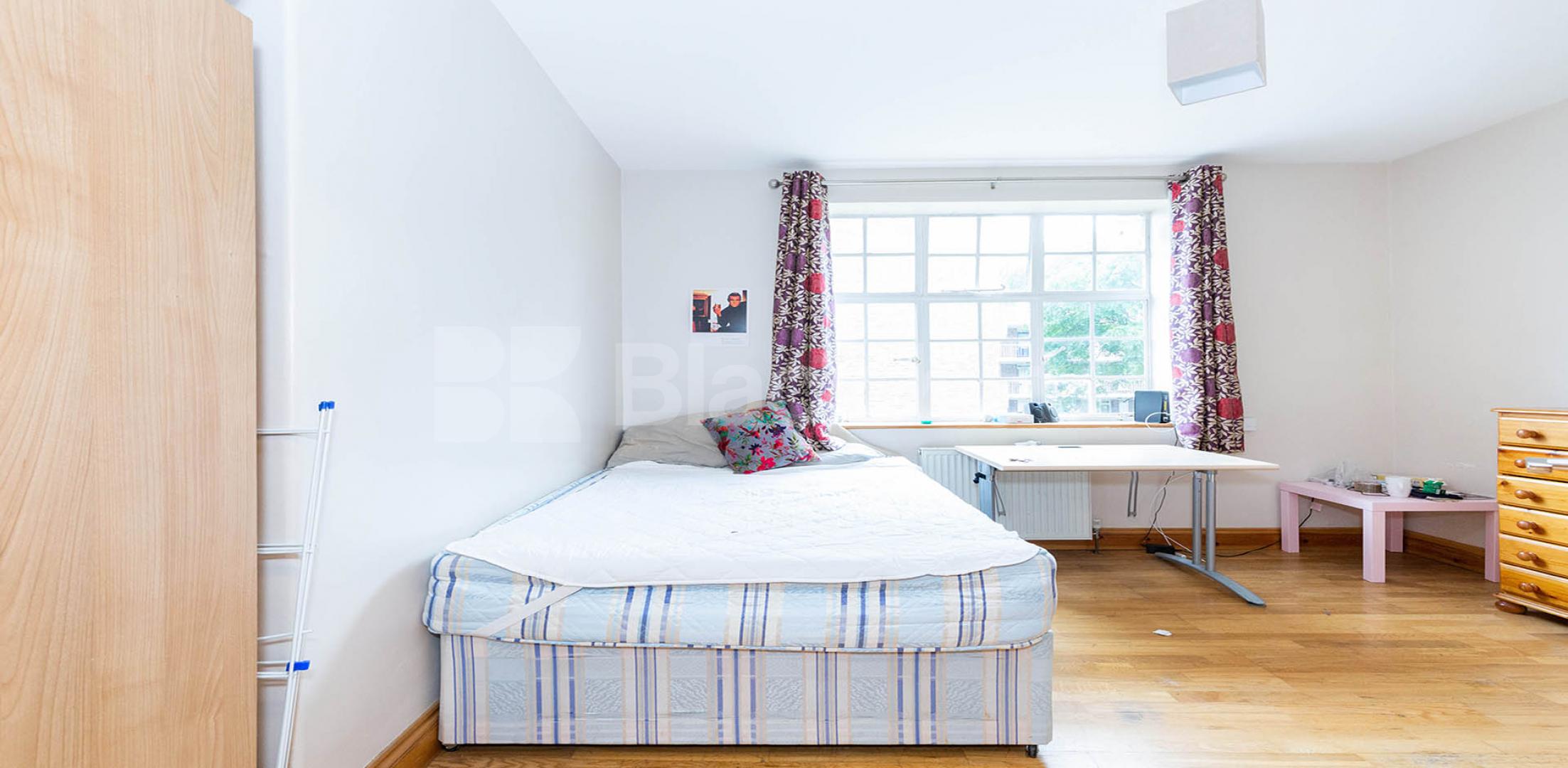 Spacious two bed good for three sharers mins to Euston Cranleigh Street, Camden